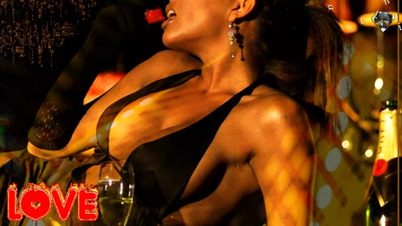 Танцующая девушка в клубе. Платье с оборками танцевать. Красивая левушка танцуе. Танцую в блузочке могу и без. Девушка танцует.