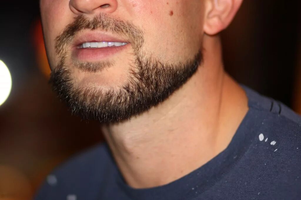 Красивая стрижка бороды. Красивая борода. Бороды мужские стильные. Мужской подбородок с щетиной.