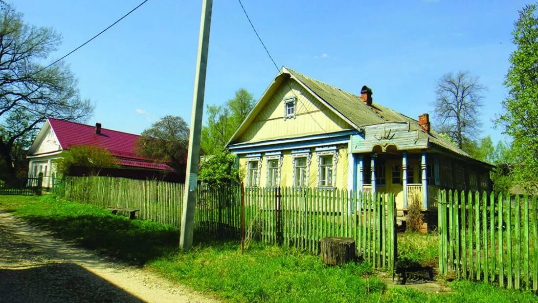 Недвижимость на селе. Деревни деревни в Московской области. Дом в деревне. Дешевый домик в деревне. Домик в деревне в Подмосковье.