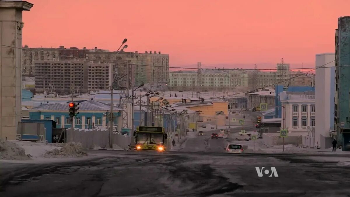 Норильск метель. Драмтеатр норильск. Иркутск норильск. Норильск летом. Иркутск норильск время.