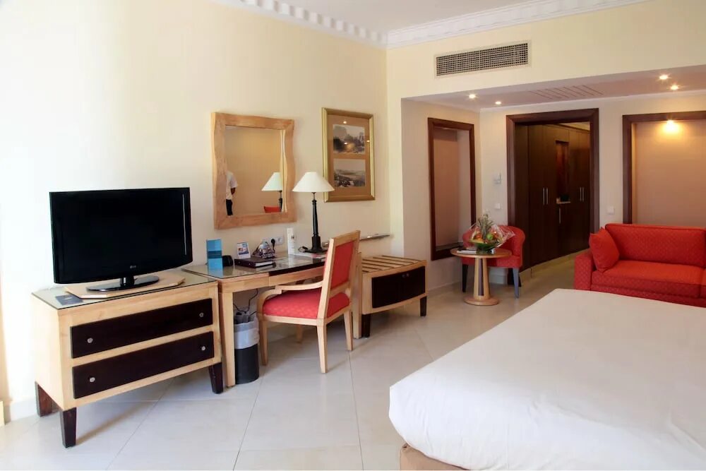 Sharm room. Шарм-эль-шейх в отеле savoy трехместный номер. savoy sharm el sheikh 5 2+2 family room. savoy sharm el sheikh 5* standard room with garden view. savoy sharm el sheikh фото семейного номера.