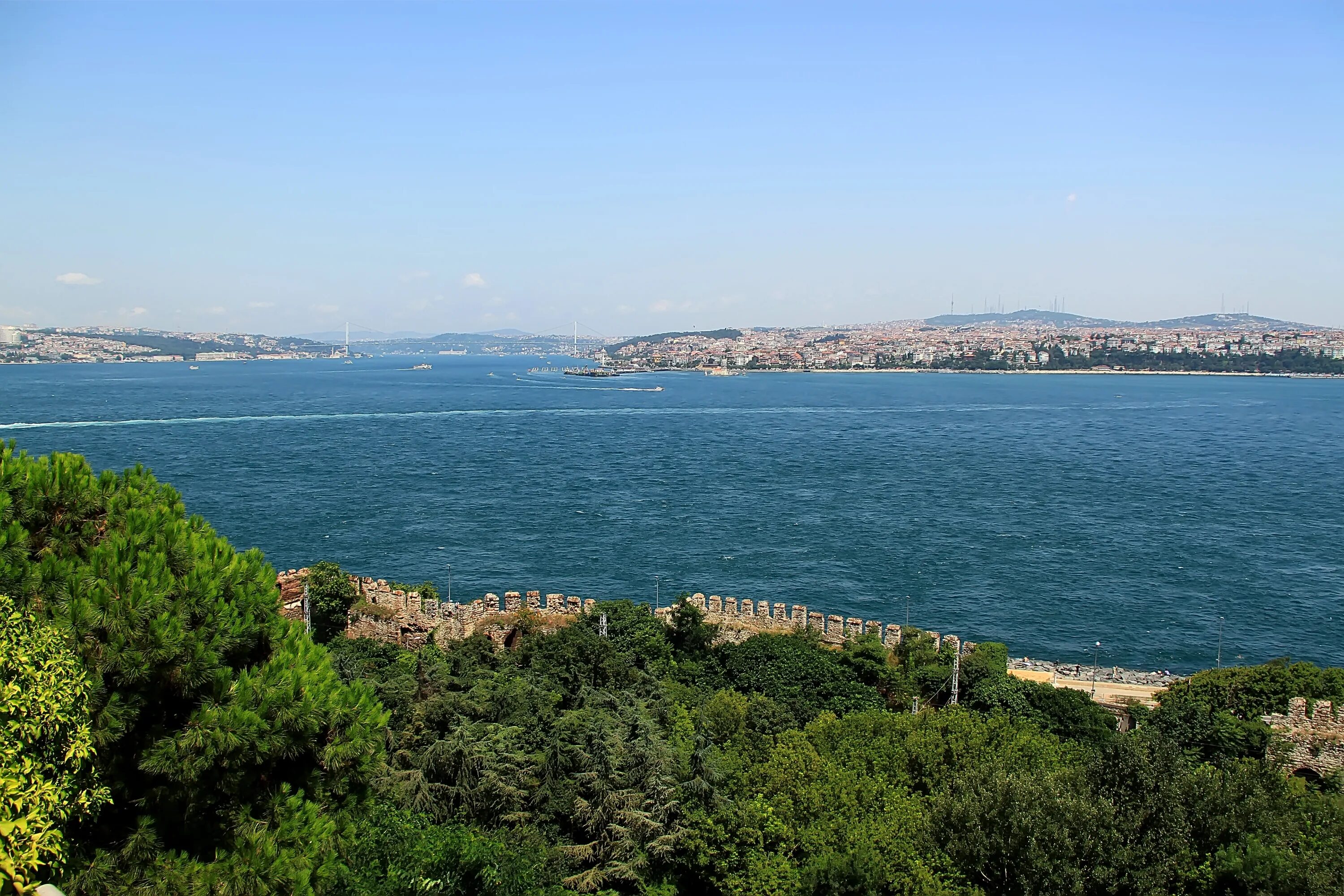 Пролив босфор океан. Стамбул пролив Босфор. Босфорский залив Стамбула. Парк Накаштепе Стамбул. Пролтив Басфор в Стамбуле.