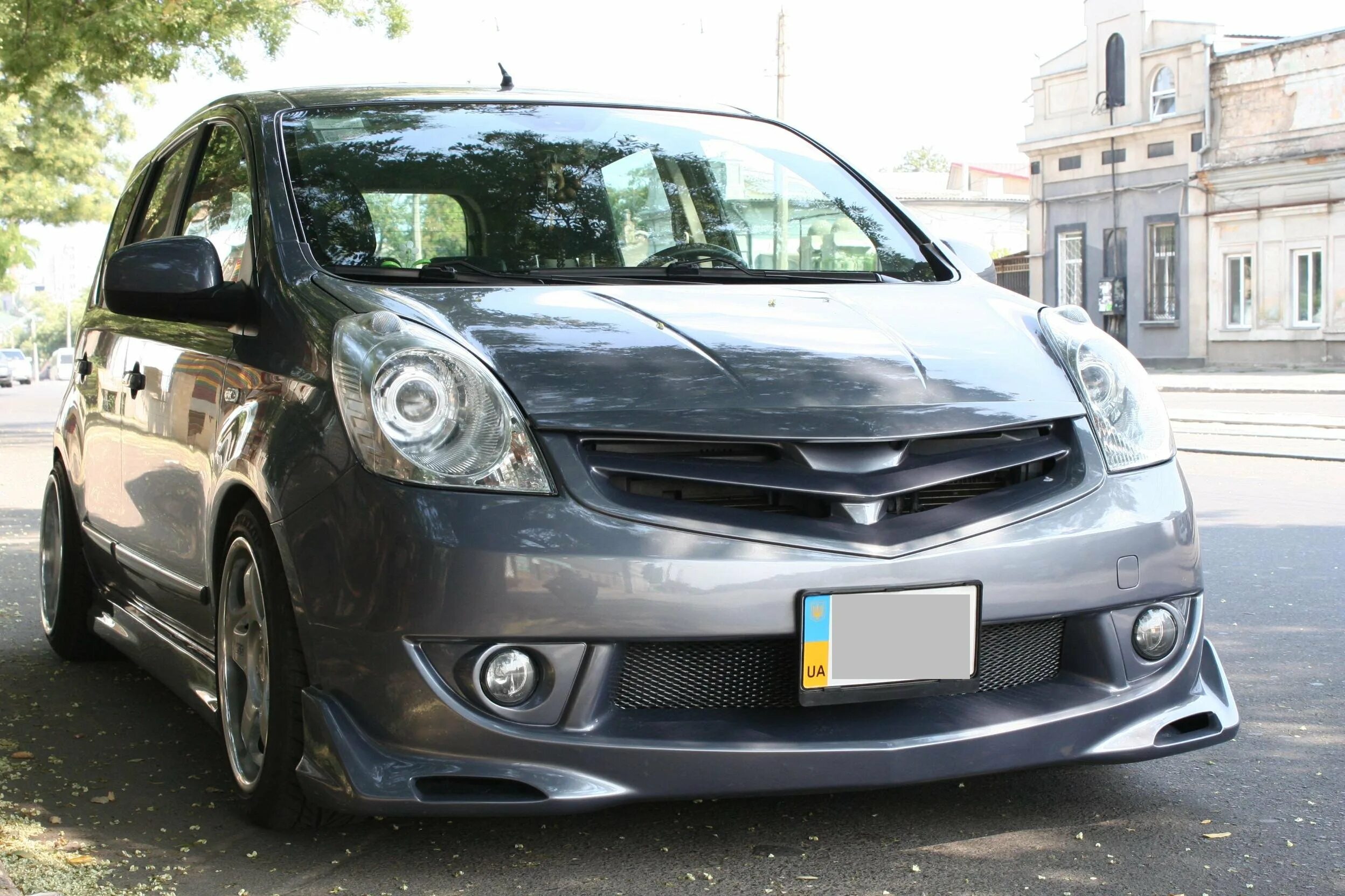 Nissan Note Impul. Реснички на Ниссан ноут е11. Фара Ниссан ноут е11. Nissan note 11