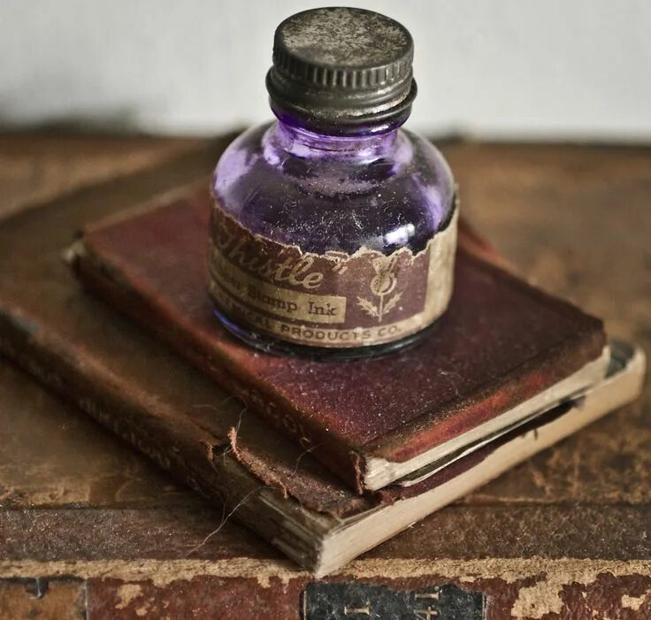 Какого цвета чернила использовали в старину. Чернила и киноварь в древней руси. Баночка чернил старинная. Какого цвета чернила использовали в старину. Чернила радуга 2 ссср.