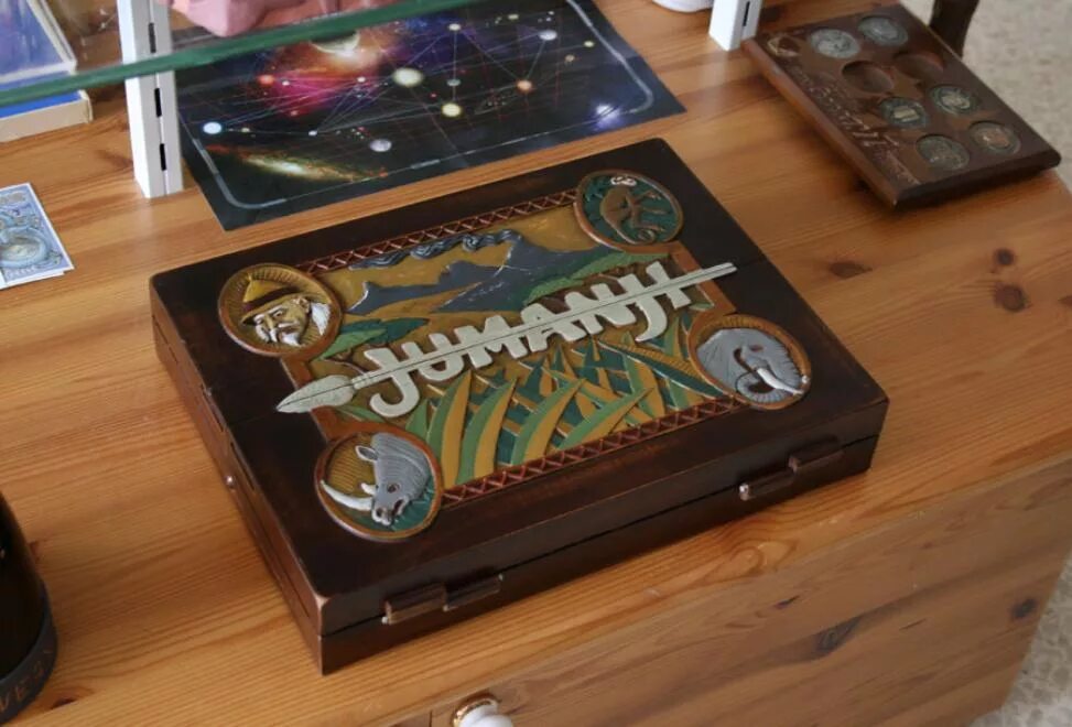 Джуманджи: игра. Настольная игра Джуманджи. Настольная игра в коробке. Настольная игра Джуманджи для печати.
