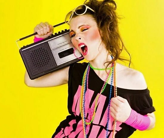 Популярные исполнители восьмидесятых годов. Обложка для сборника 90х. Стиль 90х. Ретро дискотека. Девушка с магнитофоном.