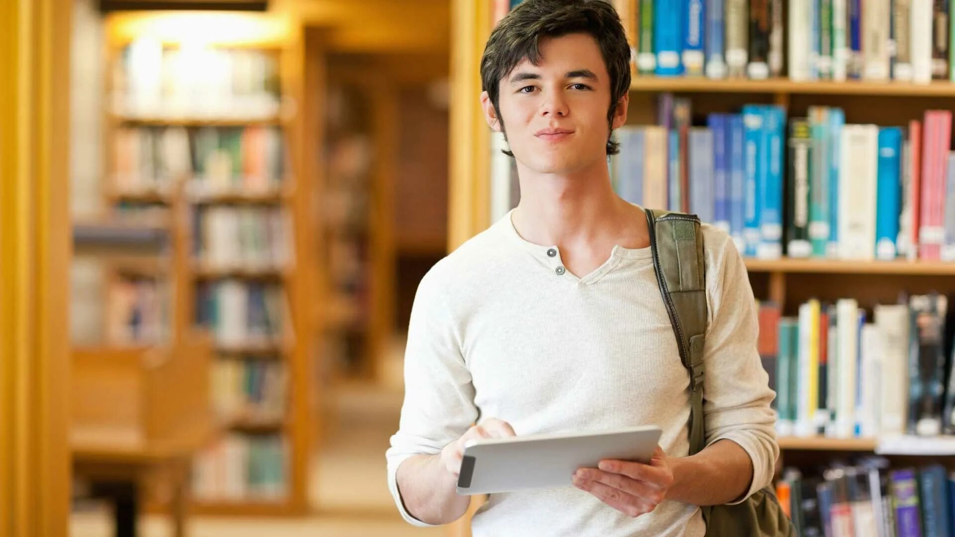 Студент серьезно png. Серьезный студент. Мужское образование. Серьезный студент с харизмой. Парень на учебе.