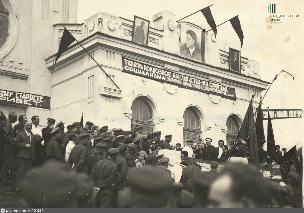 1 февраля пермь. Пермь 2 вокзал 1960. Вокзал Пермь 20 века. Молотов. Вокзал станции Пермь II. 1957. Вокзал Пермь 2 до революции.