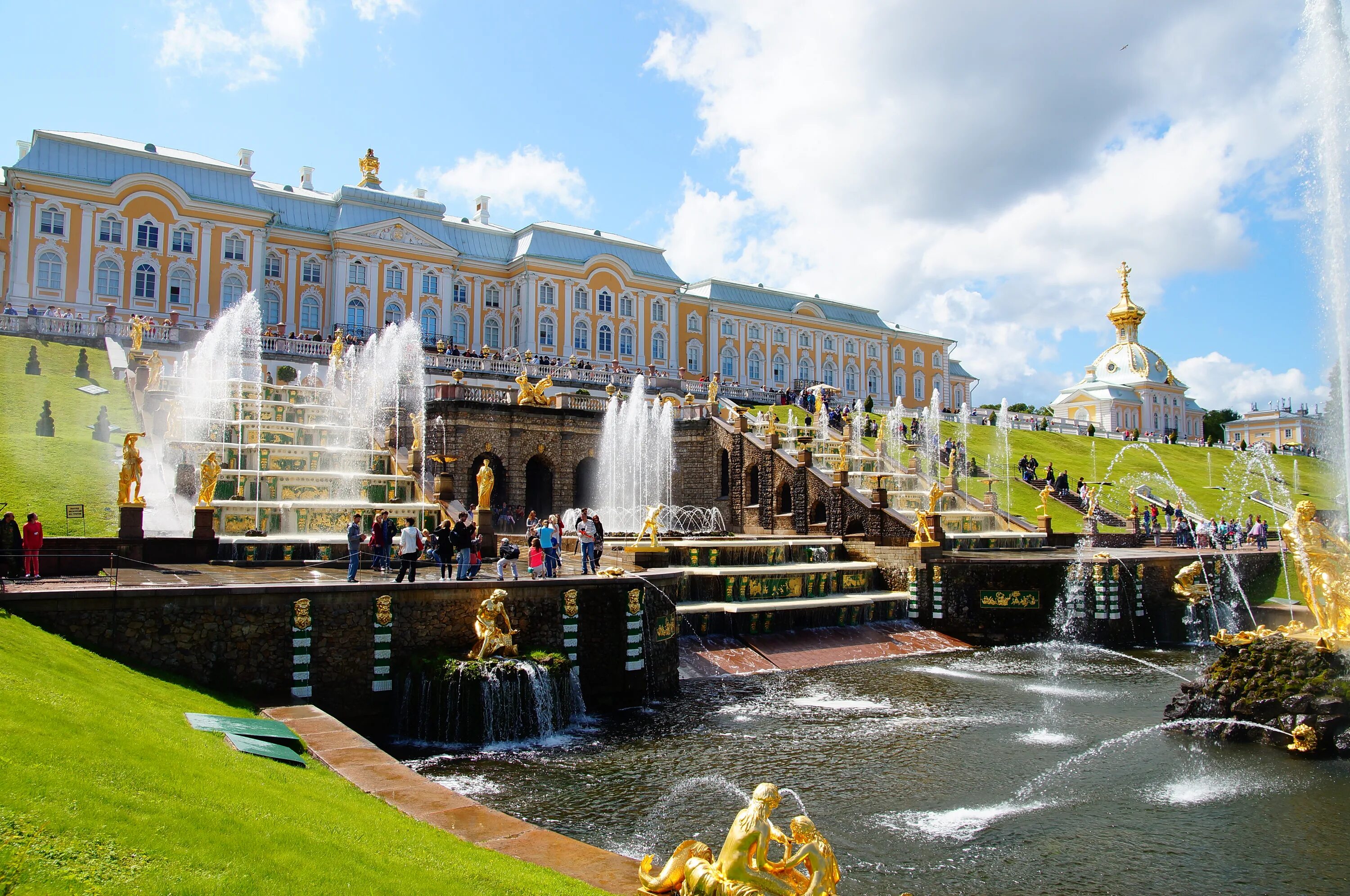 Спб 2015. Санкт-Петербург 2015. Петергоф в Санкт-Петербурге по Неве. Петергоф с Невы.