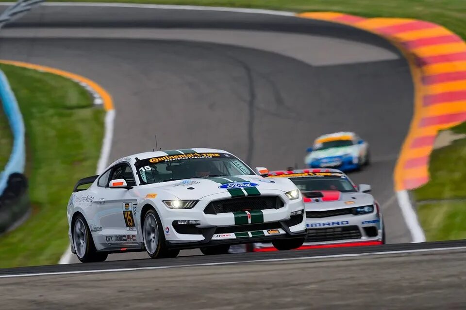 Форд мустанг 3 поколения. Форд мустанг fr 500. Гоночный мустанг. Ford mustang gt 2015 nfs 2015. Форд мустанг гонка.