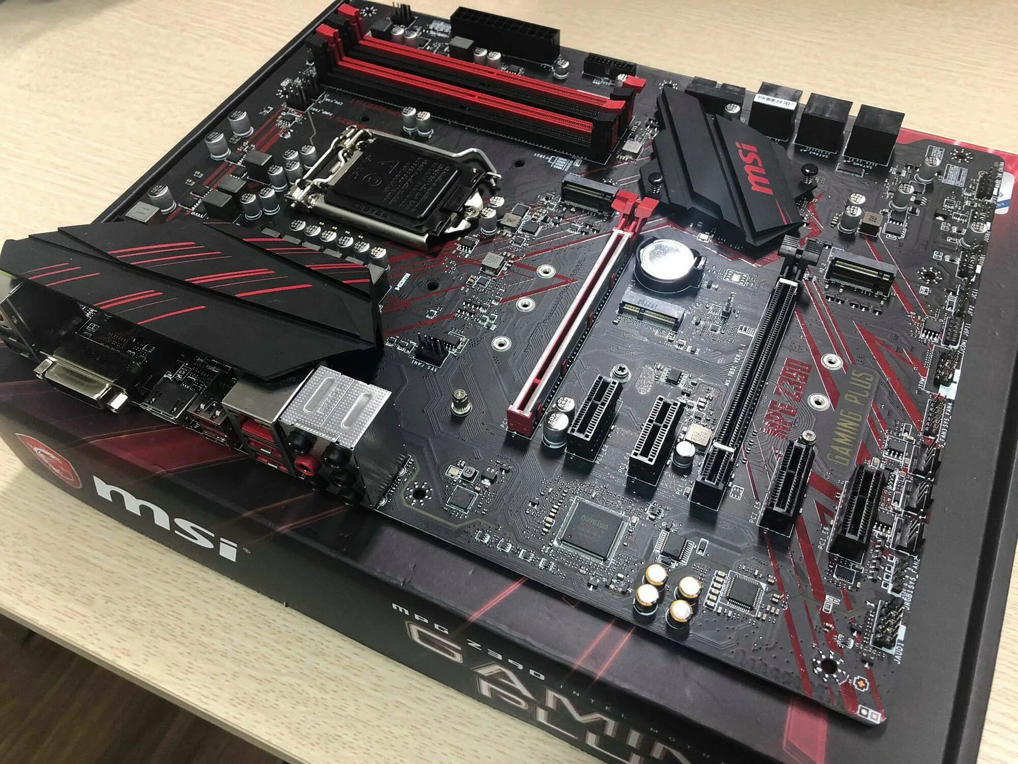 Материнка msi gaming. MSI z390 Gaming Plus. MSI Carbon z390. MSI mpg z390 Gaming Plus. Плата z390 Gaming x MSI.