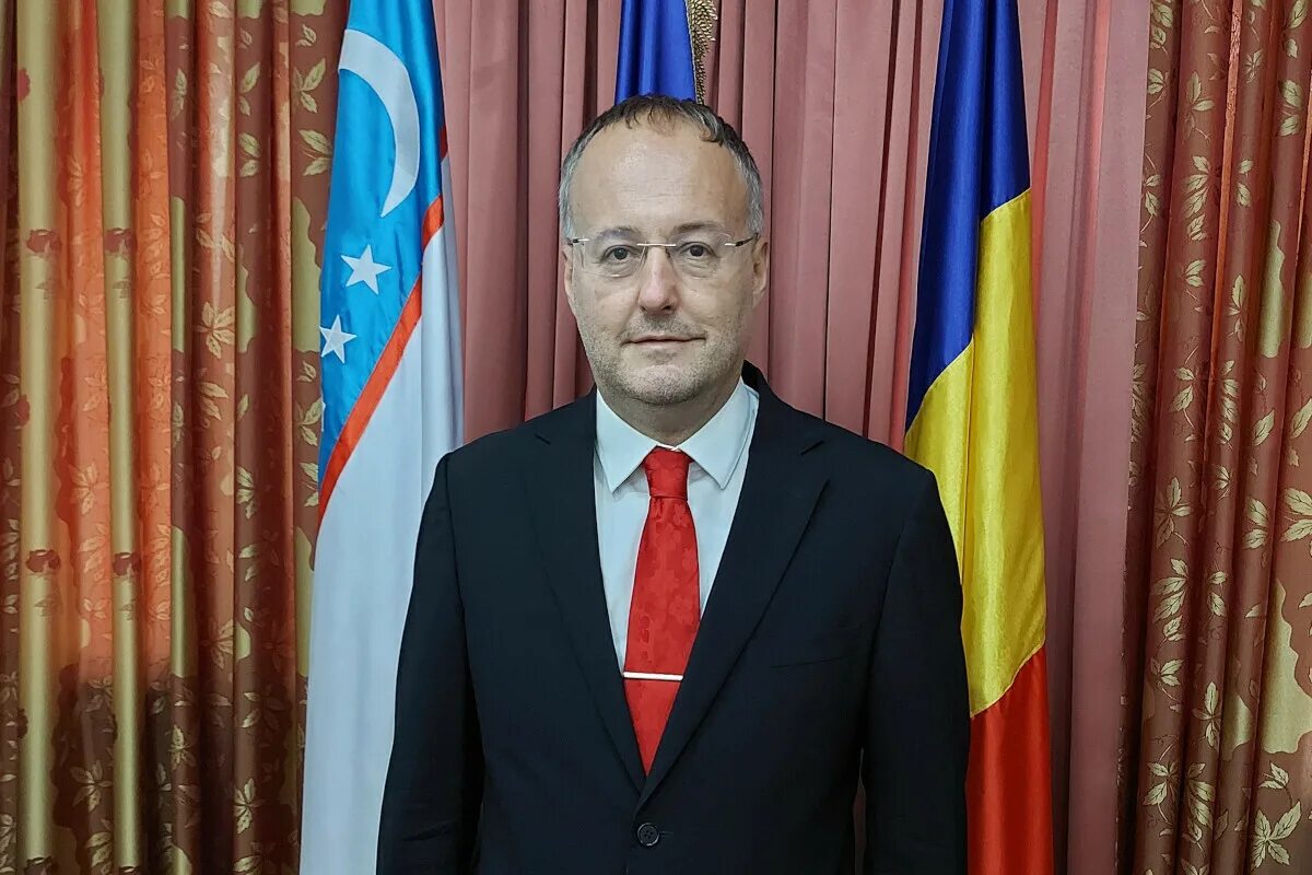 Посол румынии. Даниэль Кристиан Чобану. Посол Румынии в Узбекистане. Посол Румынии в Узбекистане 20230. Румыны переговоры.