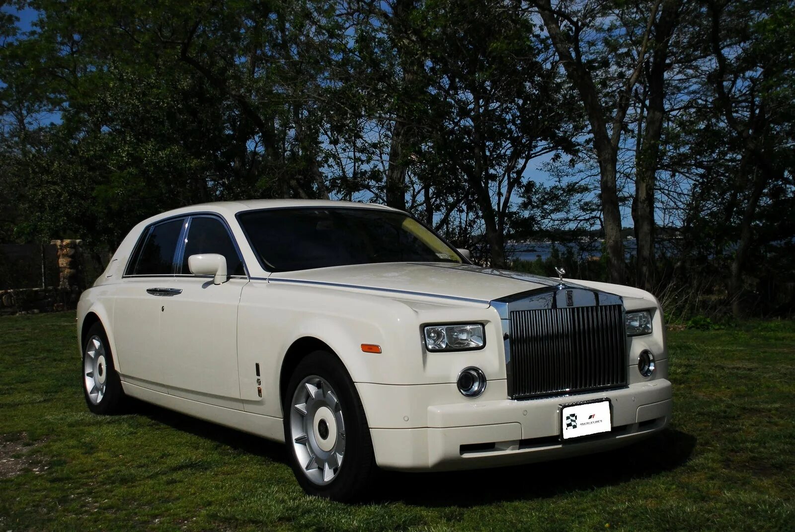 Роллс телефон. Rolls Royce Phantom 2004. Роллс Ройс 2004. Роллс Ройс Фантом 2001. Роллс Ройс Фантом 2004 года.