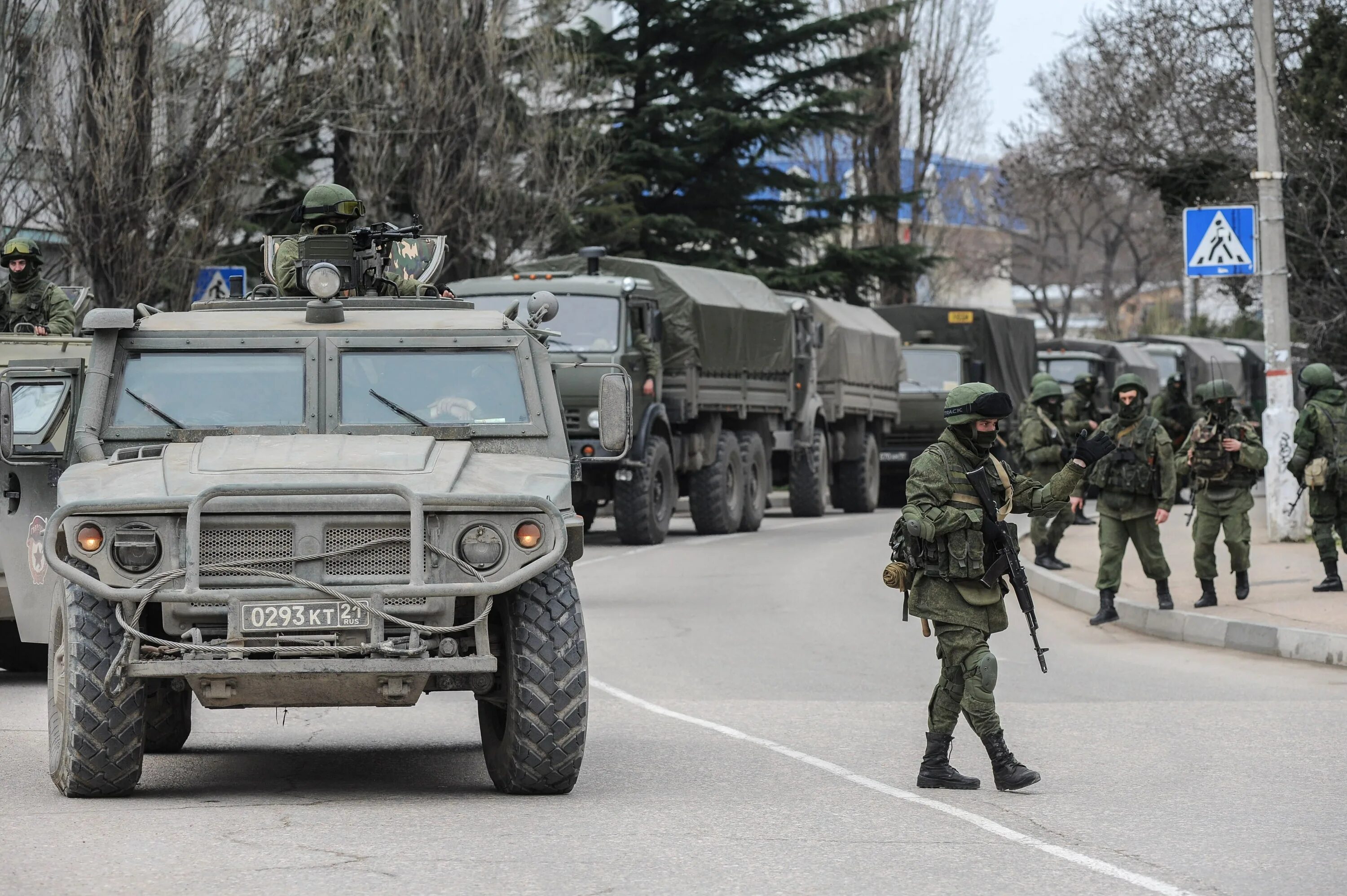 Рф вводит войска. Войска в Крыму 2014. Российские войска в Крыму. Российские военные в Крыму 2014. Российская армия в Крыму.