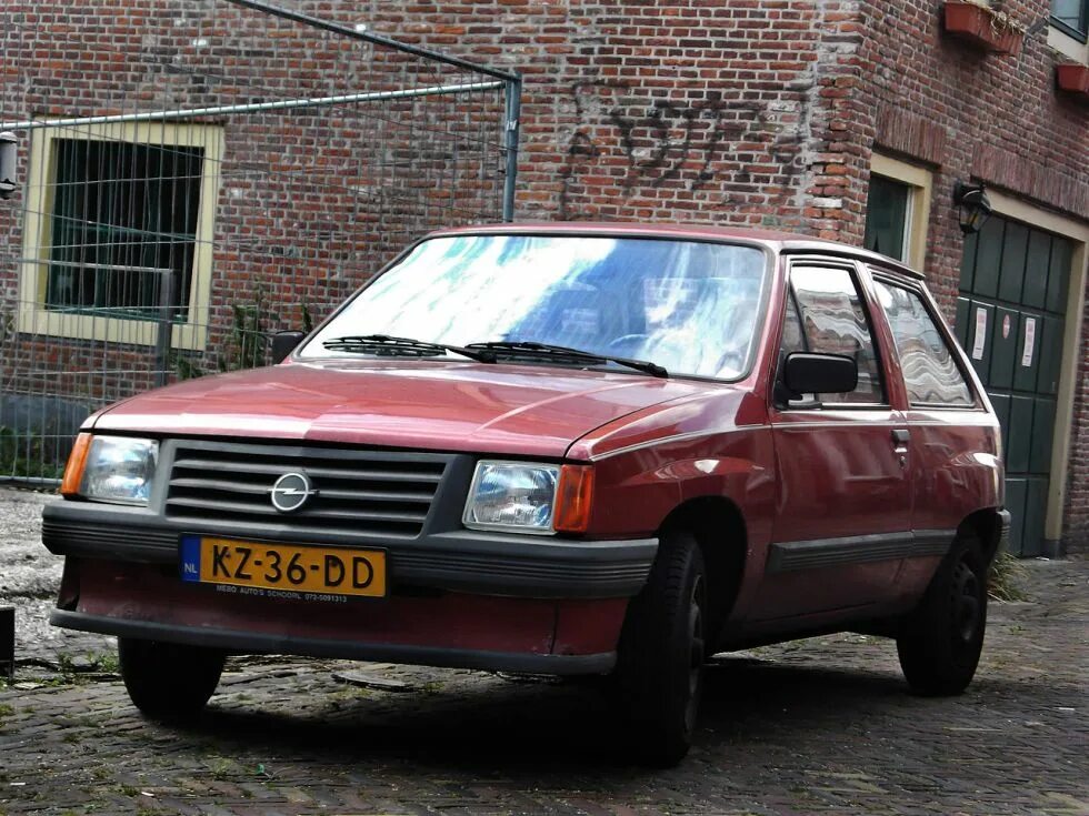 Компания opel. Opel Corsa a 1982. Opel Corsa a 1982-1993. Opel Corsa 1990. Опель Корса 1982 года.