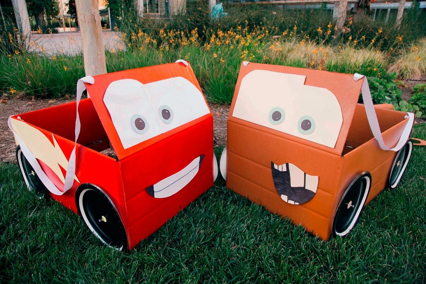 Машины которые можно собирать. Автомобиль из картона. Машинка из картона. Машина из картонных коробок. Машина из картона для детей.