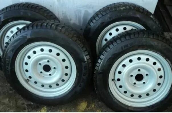 Диск колеса газ-3110. 205/70 r15 на волгу. 215/70 r15 на волгу. Газ 3110 шины. Газ 31029 вайтволлы.