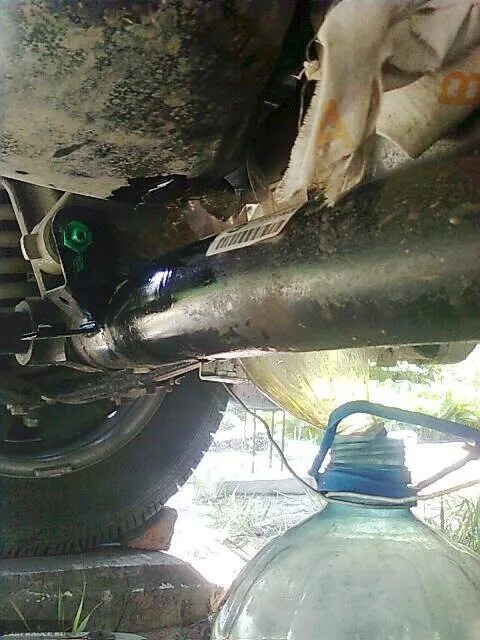 Сливная пробка нива 21213. Нива 2121 сливная пробка двигателя. Замена масла в двигателе нива. Сливная пробка кпп нива 21213. Замена масла в двигателе нива.