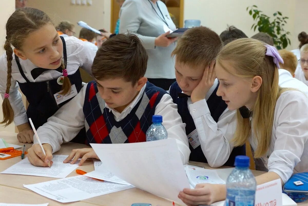 Школьники на Олимпиаде. Дети на Олимпиаде в школе. Ученик на Олимпиаде. Туры олимпиад в школе