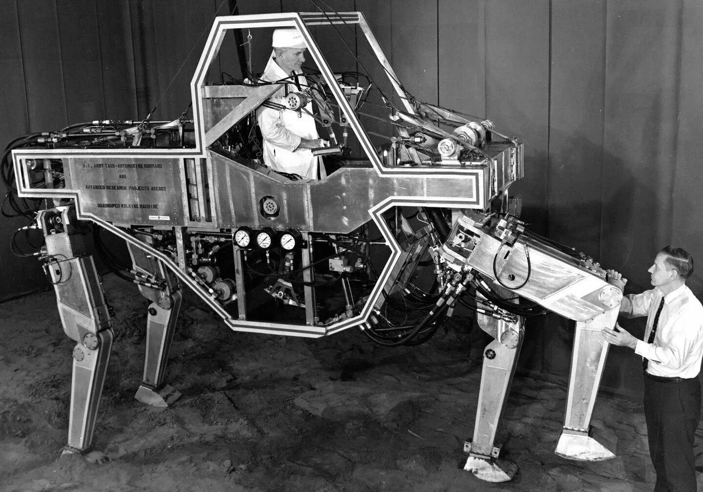 Робот Unimate 1961. Kawasaki-Unimate 2000. General Electric 20 век. General Electric quadruped Transporter.