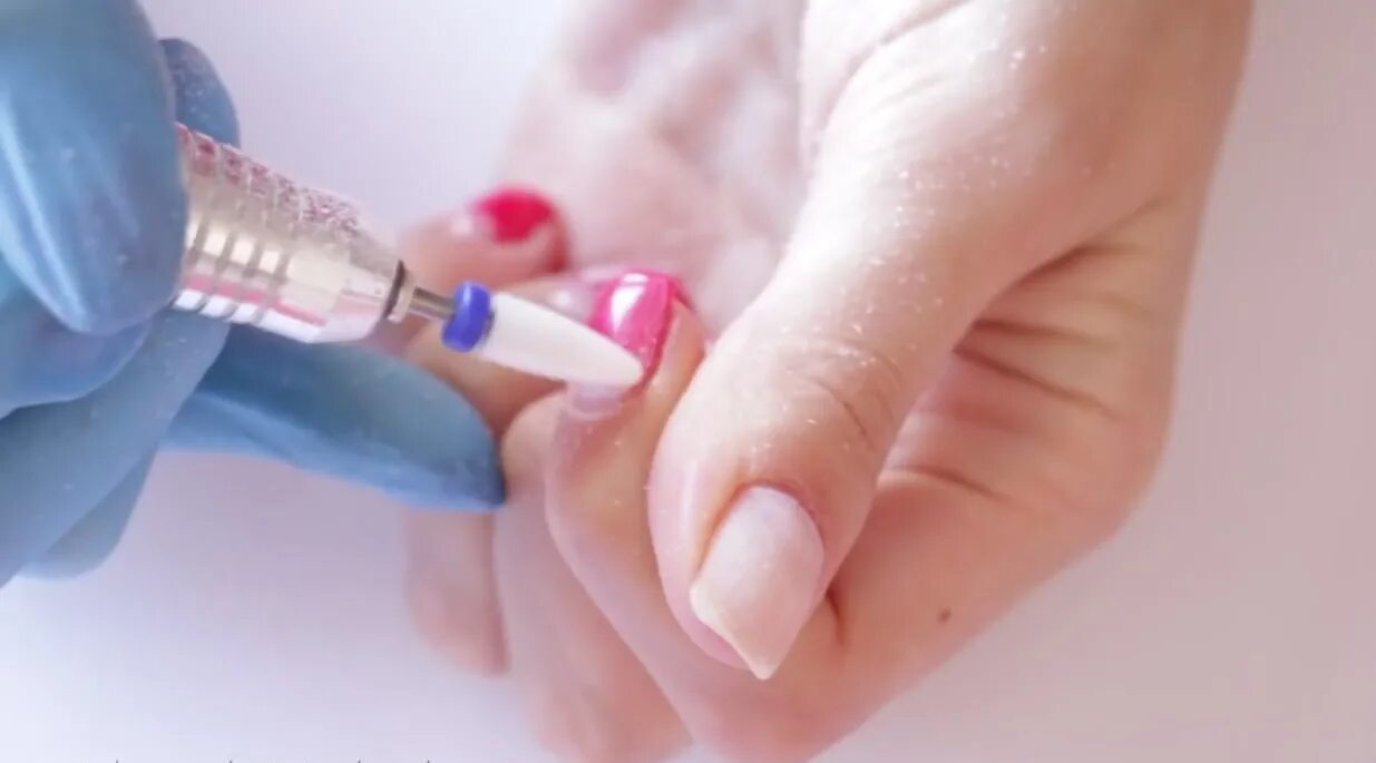 Спиливание ногтей. Маникюр гель лак без аппарата. Маникюр гель лак без аппарата. Маникюр гель лак без аппарата. Снятие покрытия гель-лака фрезой.