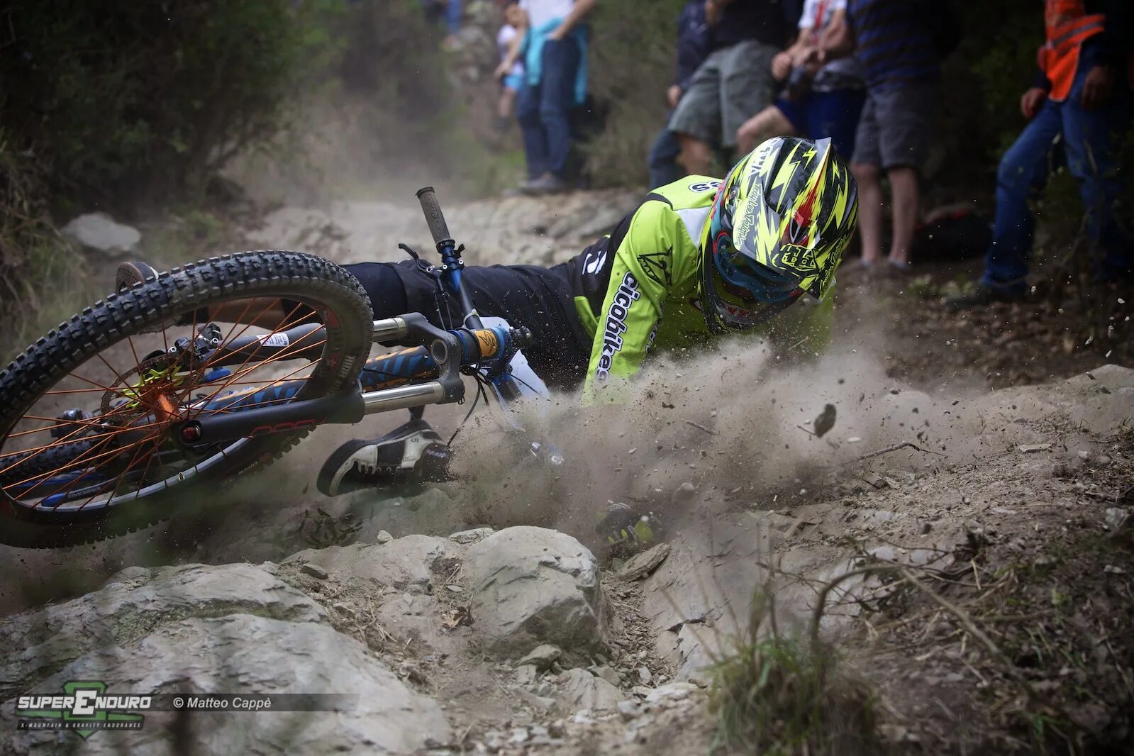 Эдем эфраим автокатастрофа. Beamng mountains. Даунхилл в 1997 году. Mountain crash. Mountain crash.