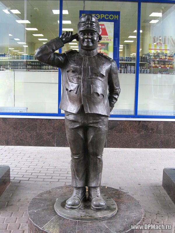 памятник бравому солдату швейку санкт-петербург. скульптура бравый солдат швейк бугульма. памятник бравому солдату швейку санкт-петербург. памятник солдату швейку в купчино. памятник швейку в купчино.