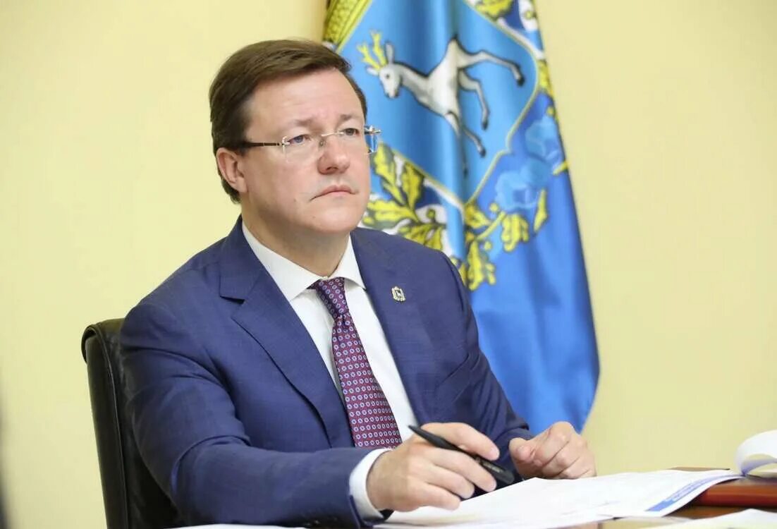 Почему азаров подал. Почему азаров подал