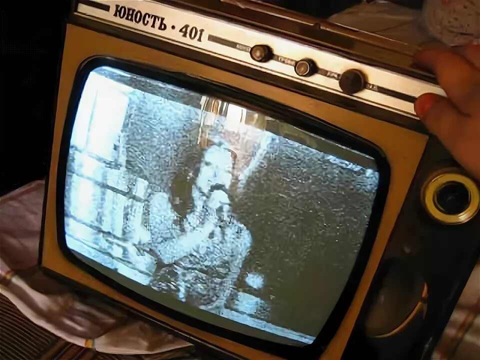 Телевизор горизонт 107. Старый телевизор. Черно белый телевизор видео. Телевизор рекорд 308. Черно белый телевизор.