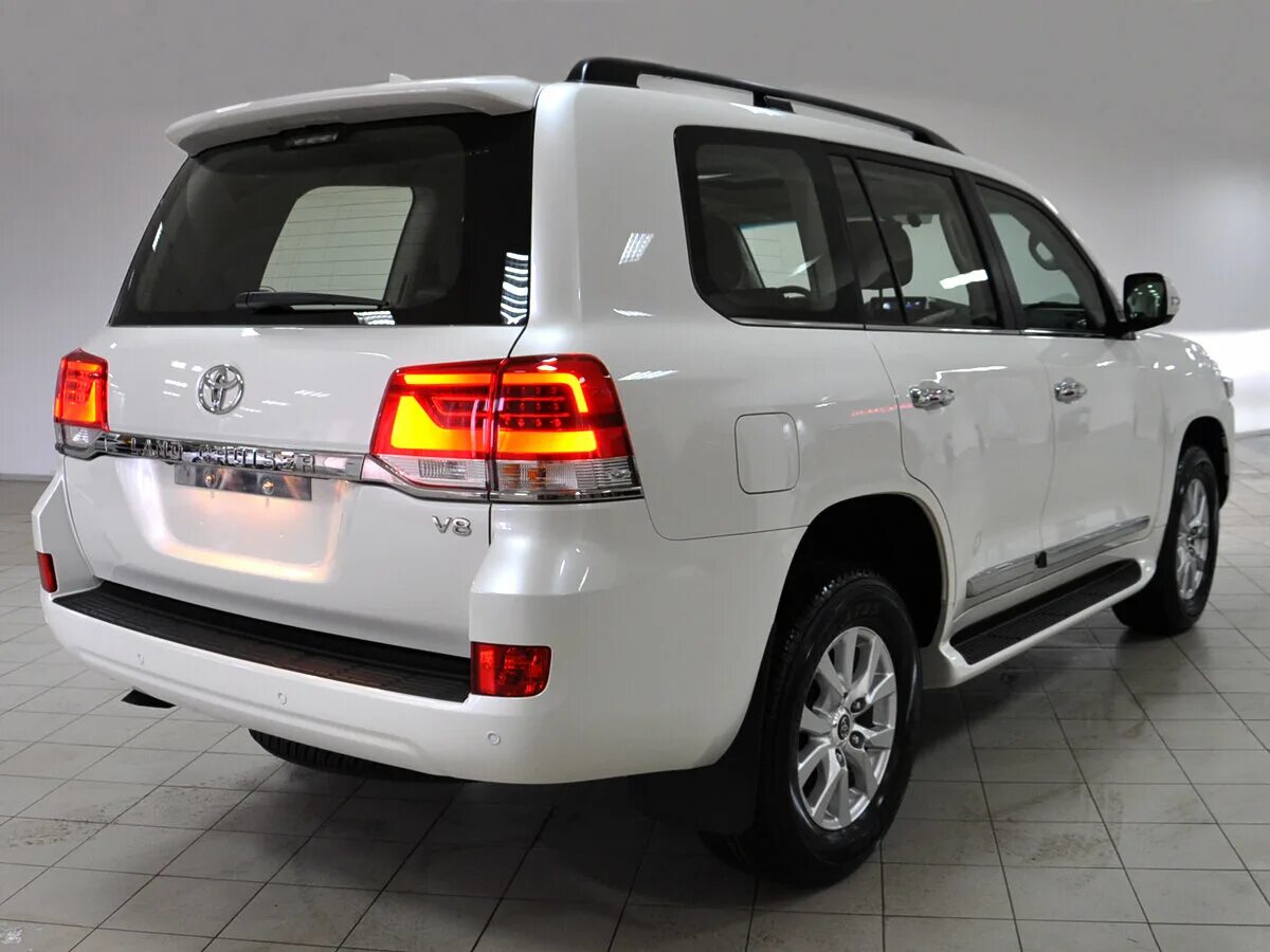 Toyota Land Cruiser 2015. Тойота ЛК 200 белый.