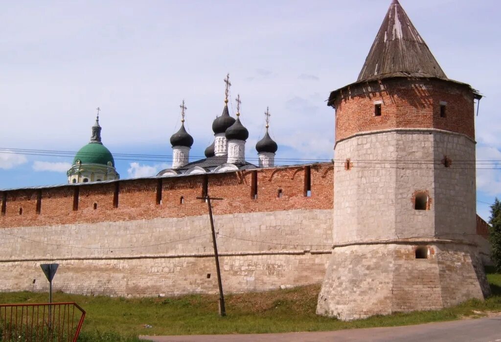 The word kremlin. Зарайский Кремль Зарайск. Зарайский Кремль (г. Зарайск ).. Зарайский Кремль Коломна. Тайницкая башня Зарайского Кремля.