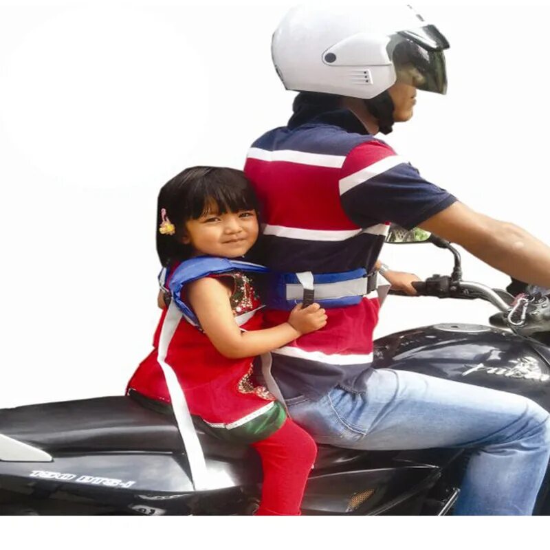 Перевозка детей на заднем сидении мотоцикла. Памятка для движения на мопеде. Перевозка детей на мотоцикле. С какого возраста можно возить ребенка на мотоцикле сзади. Мотоцикл везет детей в кофрах.