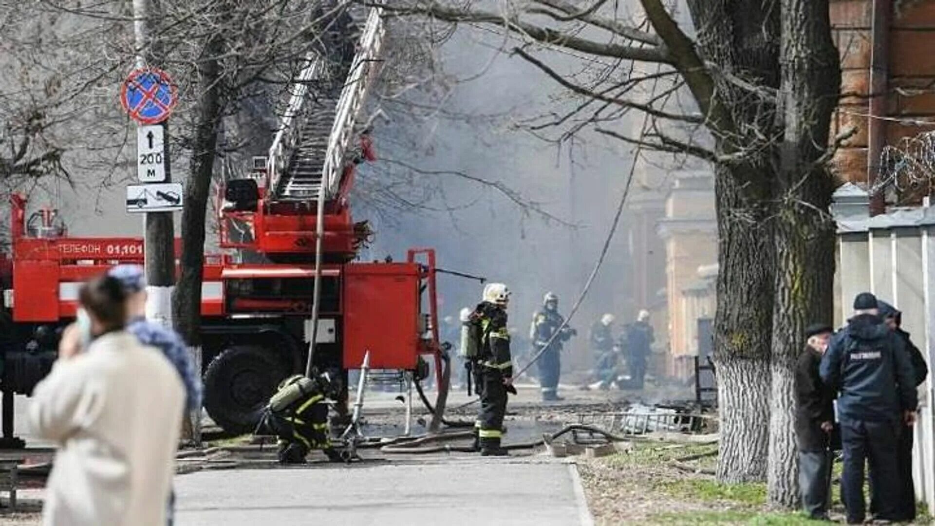 Видео 21 апреля. НИИ Минобороны Тверь пожар. Пожар в Твери 21.04.2022. НИИ 2 Тверь пожар. Пожар в Твери 2022.