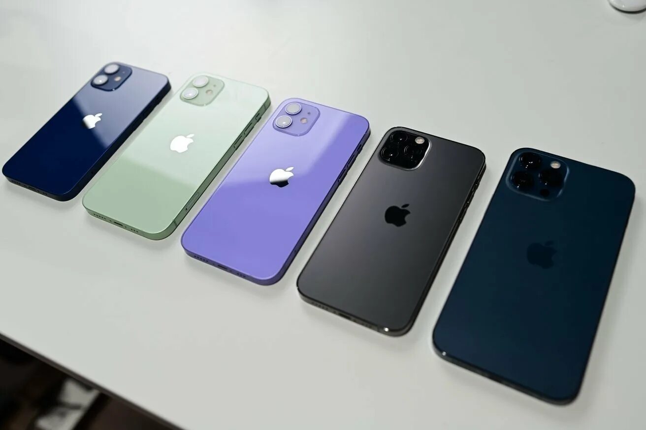 Apple iphone 2021. Apple iphone 13 цвета. Iphone 12 Mini цвета корпуса. Apple iphone 13 Mini цвета. Лучший цвет айфона 13