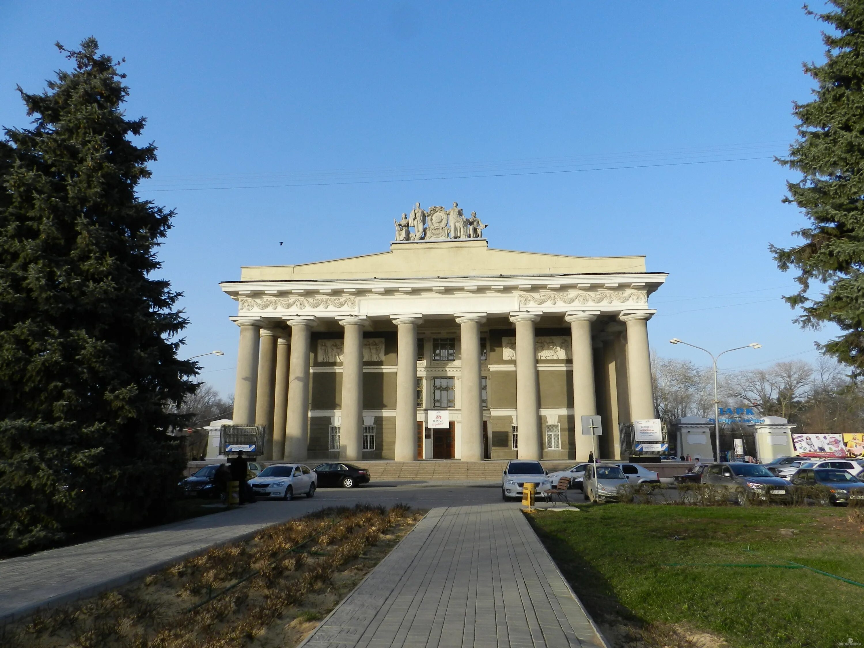 Город Волжский ВГС. ДК ВГС Волжский. ДК ВГС, Волжский, фасад здания. Большой театр Волжский Волгоградская область. Парк вгс волжский