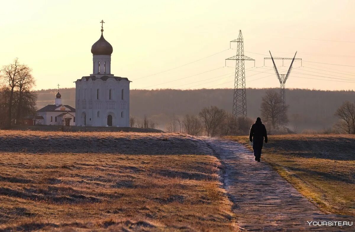 Путь к храму. Дорога к храму. На пороге храма. Храм у дороги. Храм дорога жизни