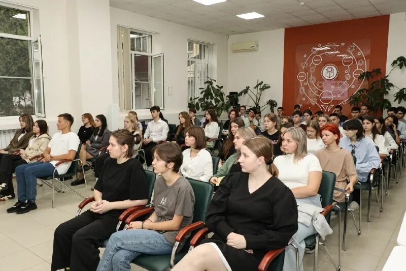 Студенты регионам. Университет студенты. Студенчество томска. Студенты спо. Студенты празднуют.