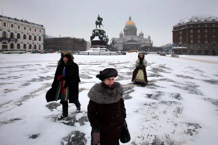 Как одеваться в санкт петербурге в марте. Санкт-петербург зима люди. петербург зима люди. фотосессия в питере зимой. спб зимой с людьми.