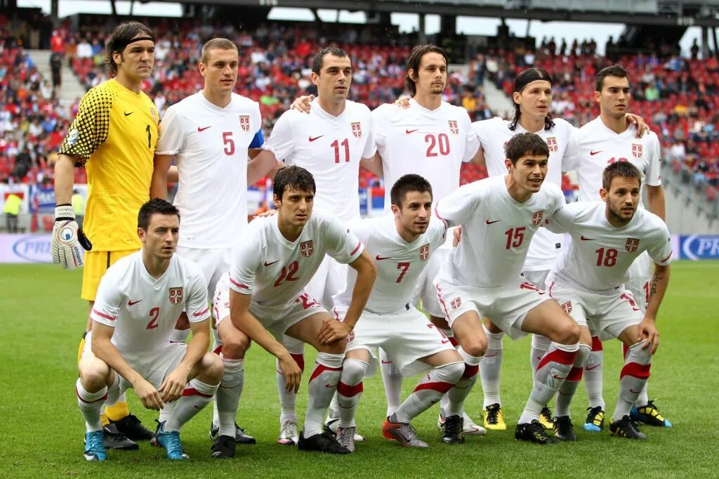 Сборная Сербии по футболу. Сборная Сирии по футболу. Команда Сербии по футболу 2010. Сербия футбол 2010.