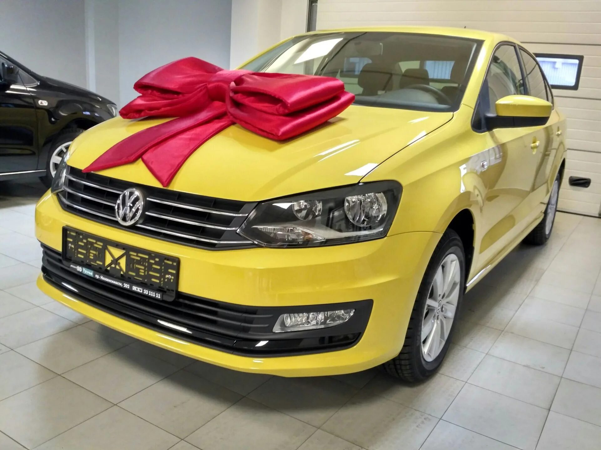 Volkswagen Polo sedan жёлтый. Фольксваген поло 2016 жёлтая. Фольксваген поло желтого цвета. Желтый поло седан 2017 Фольксваген. Volkswagen желтый