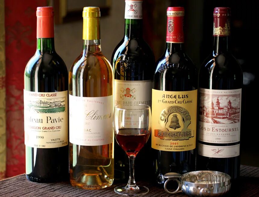 Французы вино. Французское вино бордо. Французские вина Bordeaux. Вино французское бордеаукс. Вино бордо Франция красное.