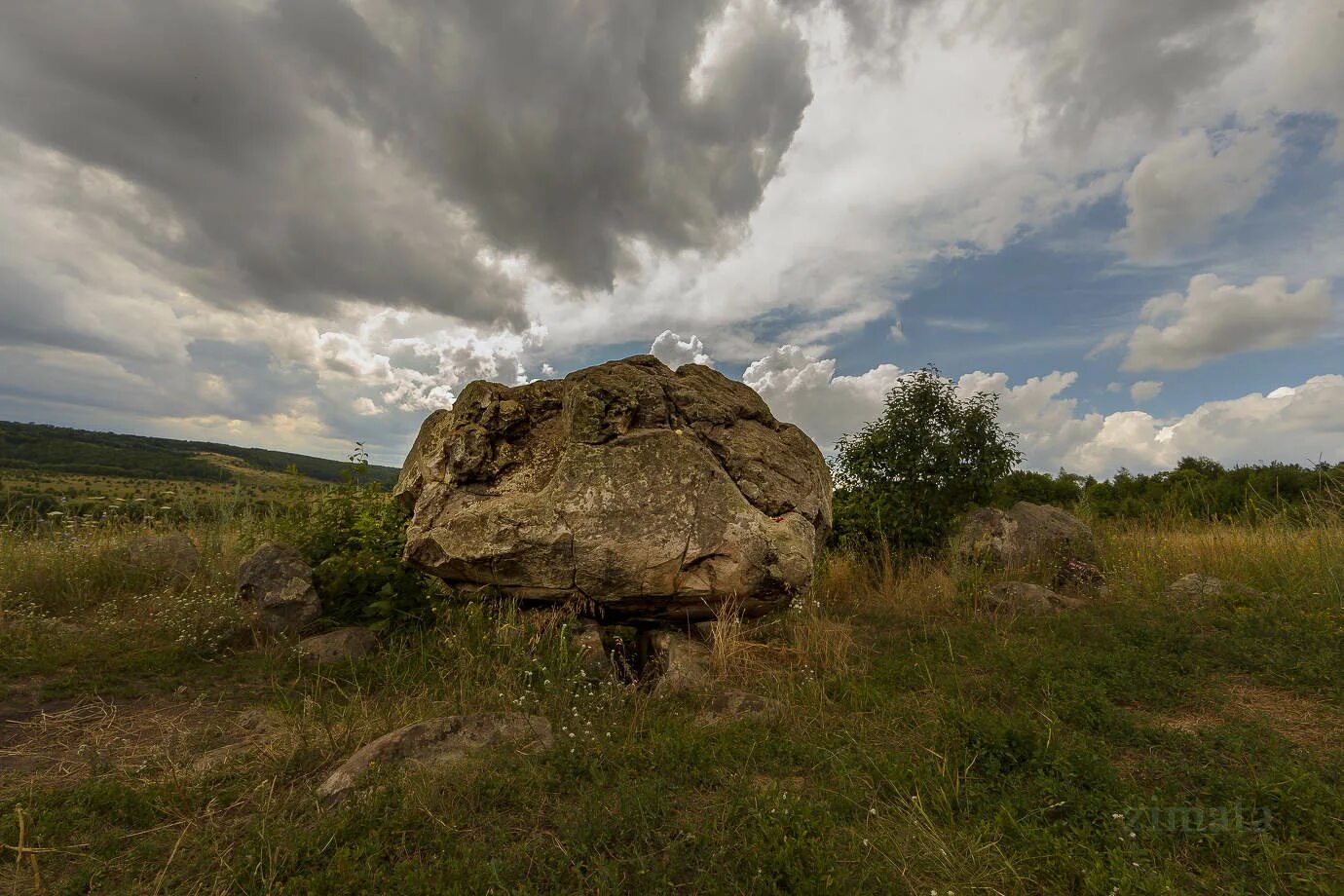 Конь камень ефремовский. Ишутинское городище конь камень. Конь камень красивая меча. Конь камень в ефремове. Конь камень в ефремове.