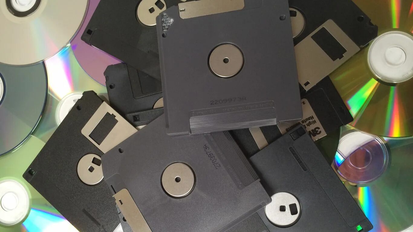 Флоппи дискета. Дискета разобранная. 5 перемычки. Использовать дискеты. 5 перемычки.