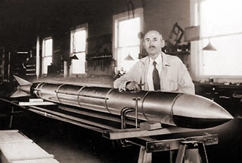 Создатель первой ракеты на жидком топливе. 1926 Запущена первая в мире ракета на жидком топливе.