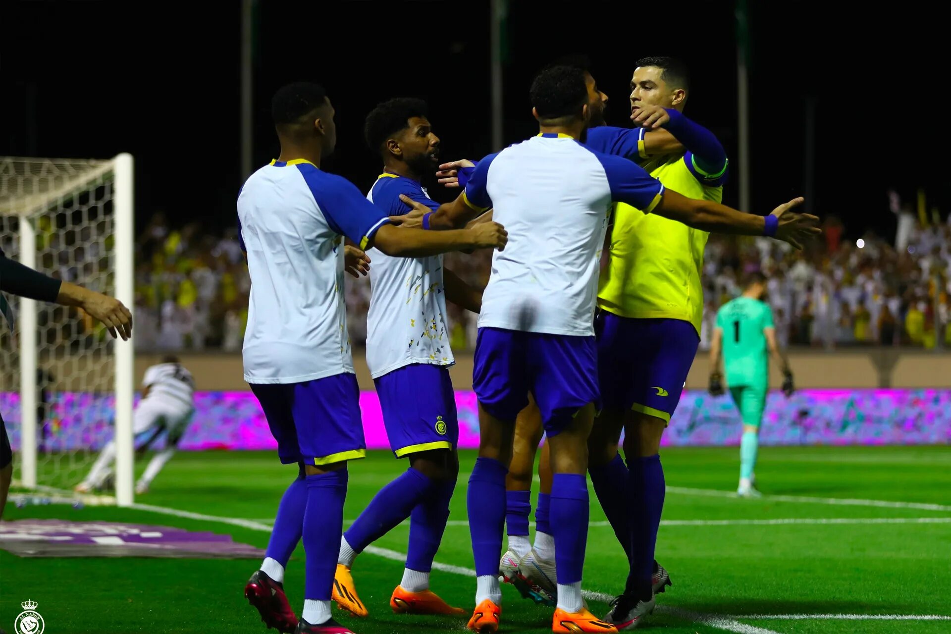 Роналду в дебютном матче за аль наср. Аль наср игра сегодня. Криштиану роналду аль наср. Аль наср аль хилал рияд. Аль наср игра сегодня.