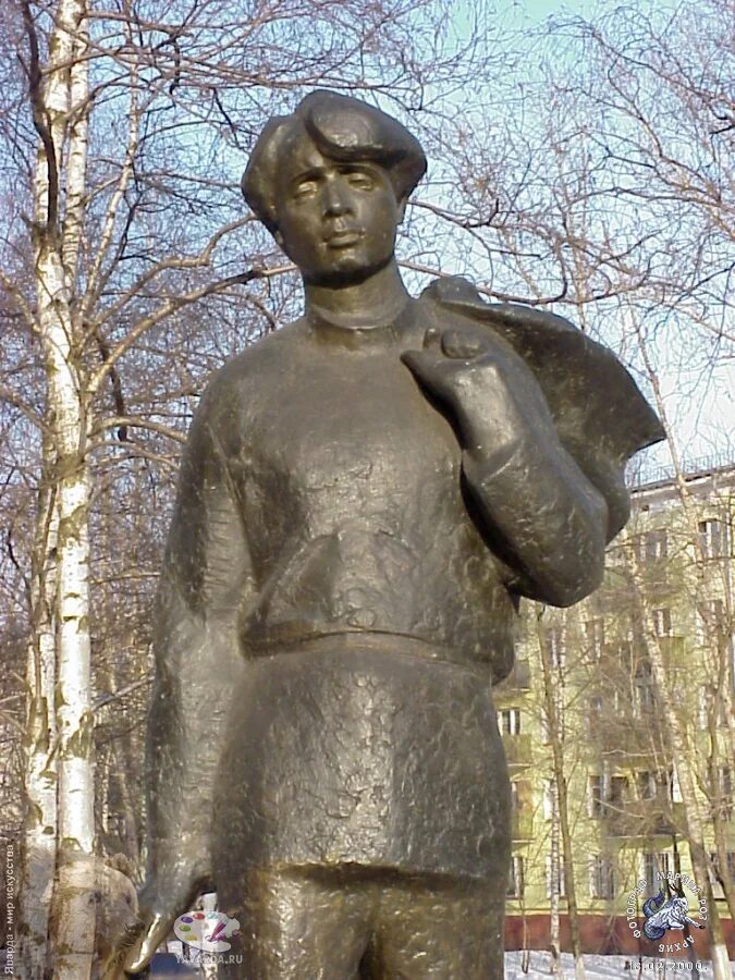 Памятники на есенинском бульваре. Описание памятника есенину. Описание памятника есенину. Памятник сергею есенину в питере. Описание памятника есенину.