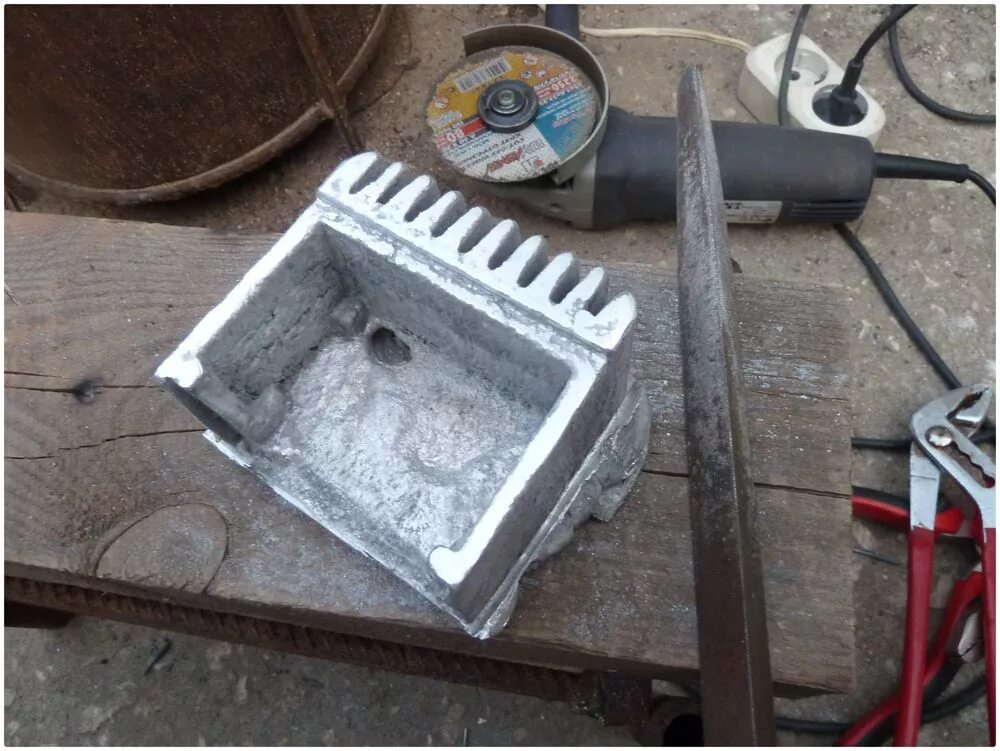 форма для отливки из алюминия. литье алюминия в песок. литье из меди. формы для художественного литья алюминия. литье в землю.