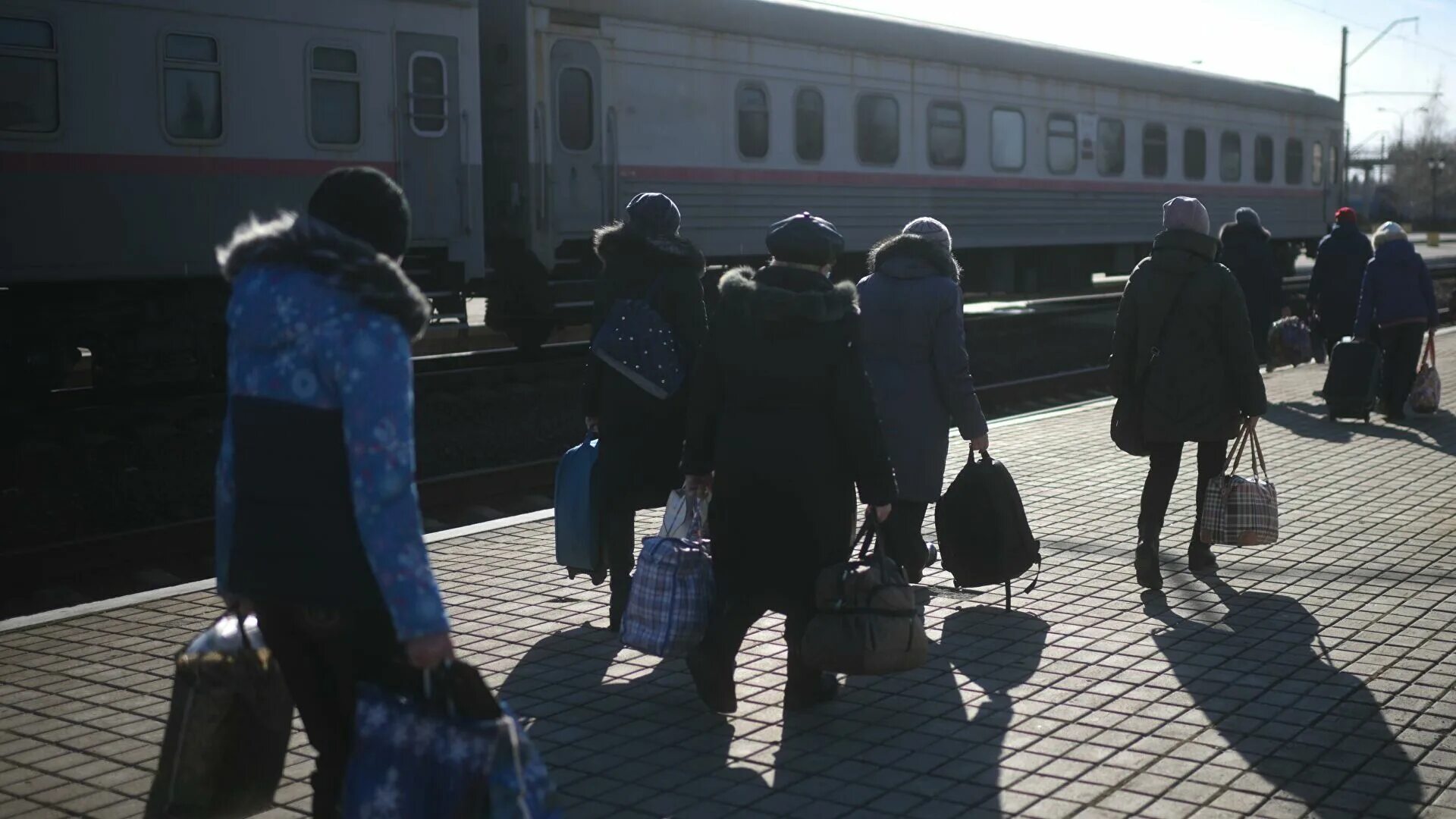 Россия приняла беженцев. Поезд с беженцами. Беженцы с Донбасса. Беженцы с Украины. Беженцы с Украины в России.