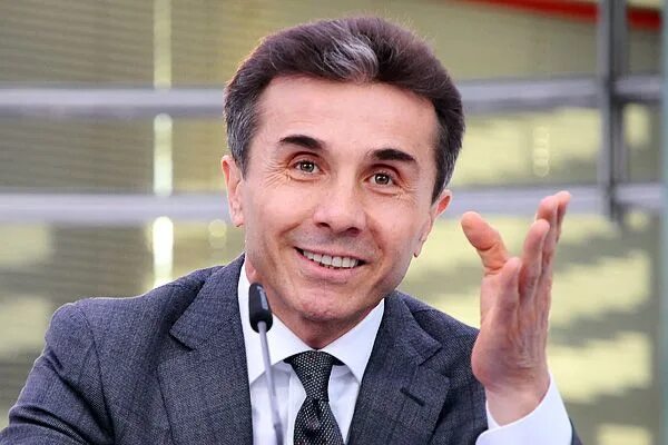 Бидзина григорьевич иванишвили. Бидзина григорьевич иванишвили. Бидзина иванишвили 2023. Бидзина иванишвили. Иванишвили миллиардер википедия.
