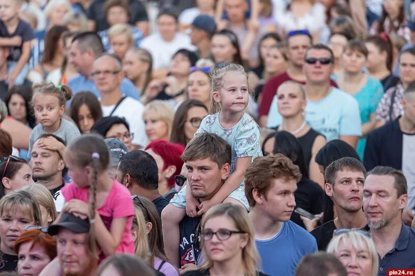 На земле живет 8 млрд человек количество. Жители России. Население. Население земли 8 млрд человек. Планета людей.